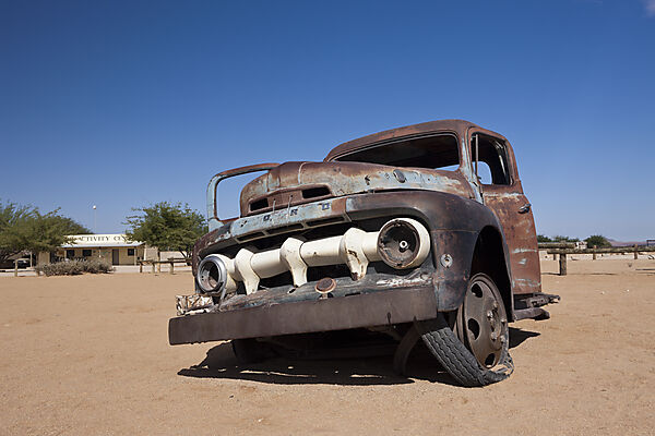 Autowrack in Solitaire, Namib Naukluft Park, Namibia