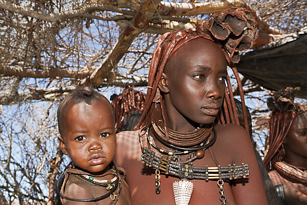 Himbafrau mit Baby, Damaraland, Namibia