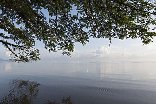 Strand an der Kimbe Bay, New Britain, Papua Neuguinea