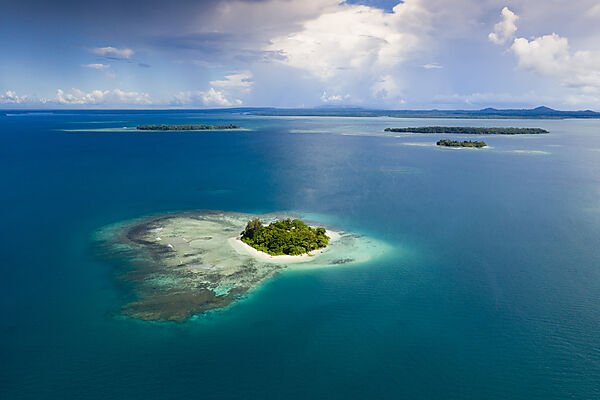Blick auf die Inseln der Balgai Bay, New Ireland, Papua Neuguinea