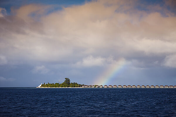 Regenbogen ueber Ferieninsel, Nord Ari Atoll, Indischer Ozean, Malediven