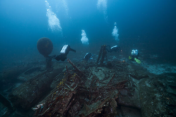 Taucher am B-24 Liberator Bomber Wrack, Insel Vis, Mittelmeer, Kroatien