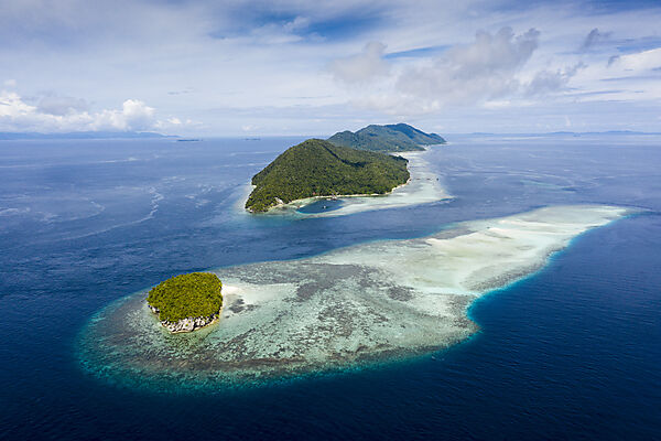 Luftaufnahme Cape Kri und Insel Koh, Raja Ampat, West Papua, Indonesien