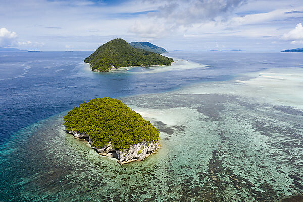 Luftaufnahme Cape Kri und Insel Koh, Raja Ampat, West Papua, Indonesien